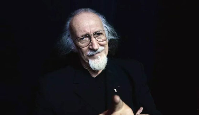 Piero Cassano con sfondo nero