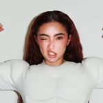 Sissi con sfondo grigio