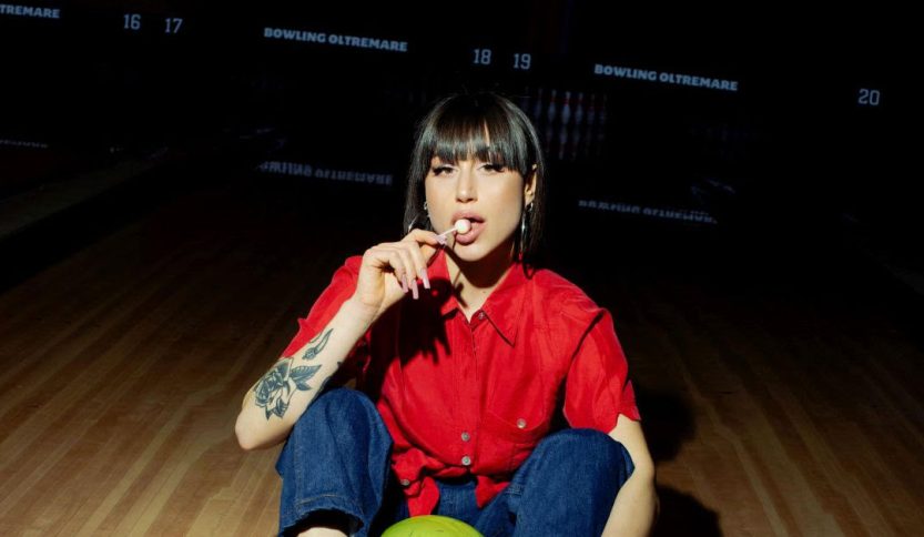 Giulia Molino su una pista da bowling
