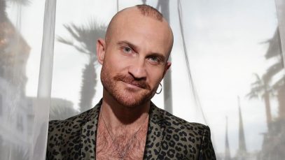 Paolo Camilli con tende dietro