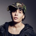 Senza Cri con cappello