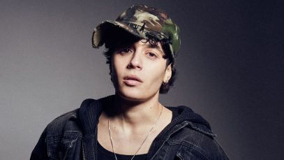 Senza Cri con cappello