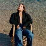 Cate Lumina in riva al mare