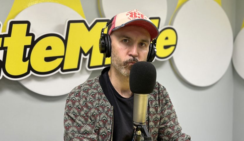 Maccio Capatonda negli studi di Radio LatteMiele
