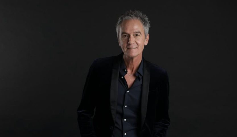 Michele Pecora con sfondo nero