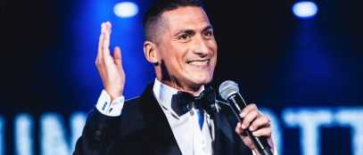 Foto di Keith De Micoli sul palco di Una notte con le stelle 2025