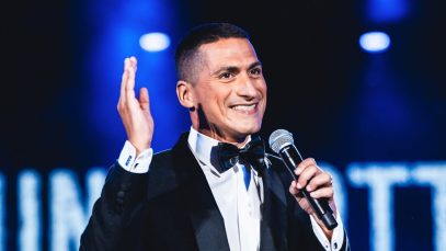Foto di Keith De Micoli sul palco di Una notte con le stelle 2025
