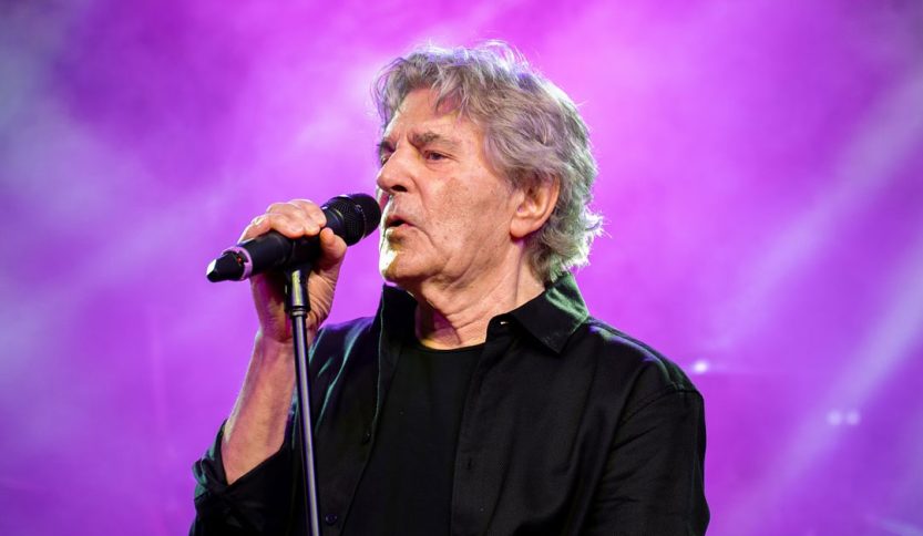 Fausto Leali durante un concerto