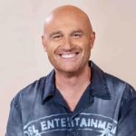 Rudy Zerbi con camicia di jeans