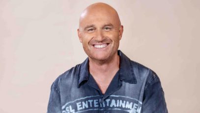 Rudy Zerbi con camicia di jeans