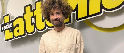 Gio Evan negli studi di Radio LatteMiele