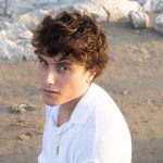 Seltsam su una spiaggia